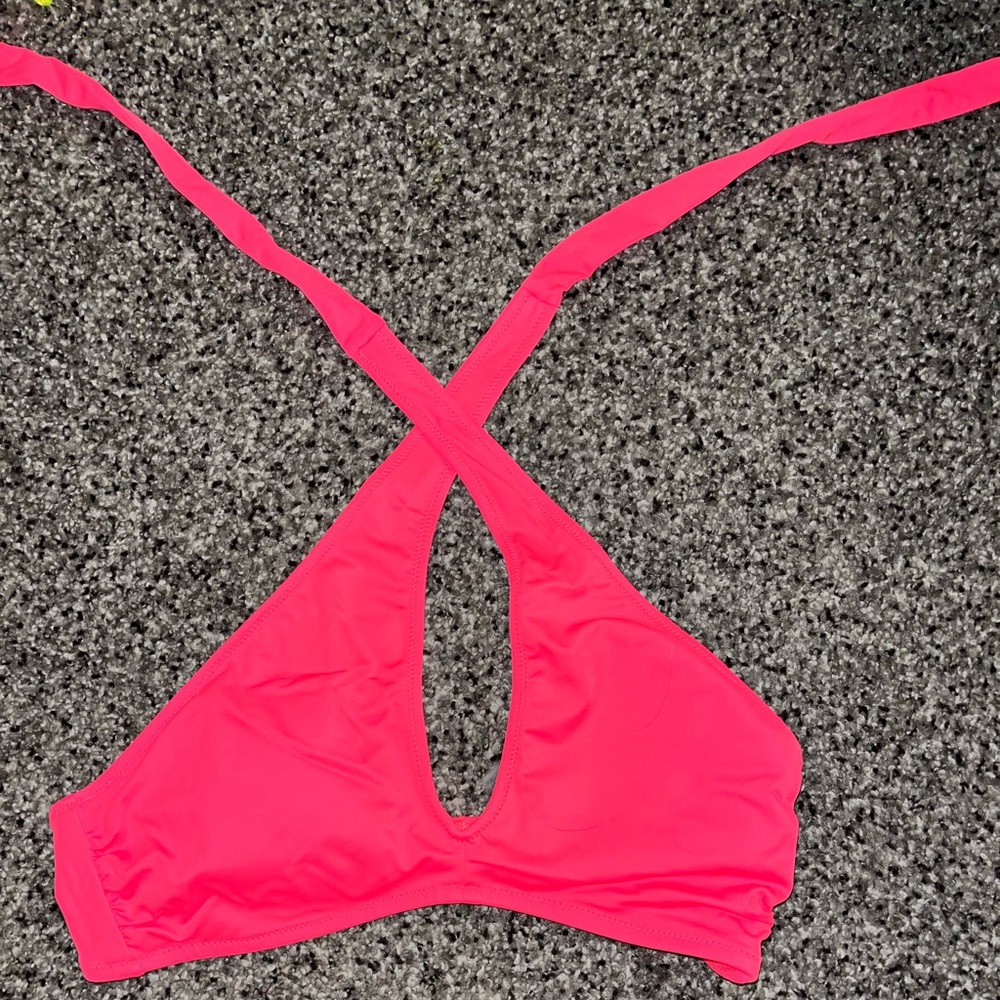 Pink/coral VS PINK swim top! Size M💗